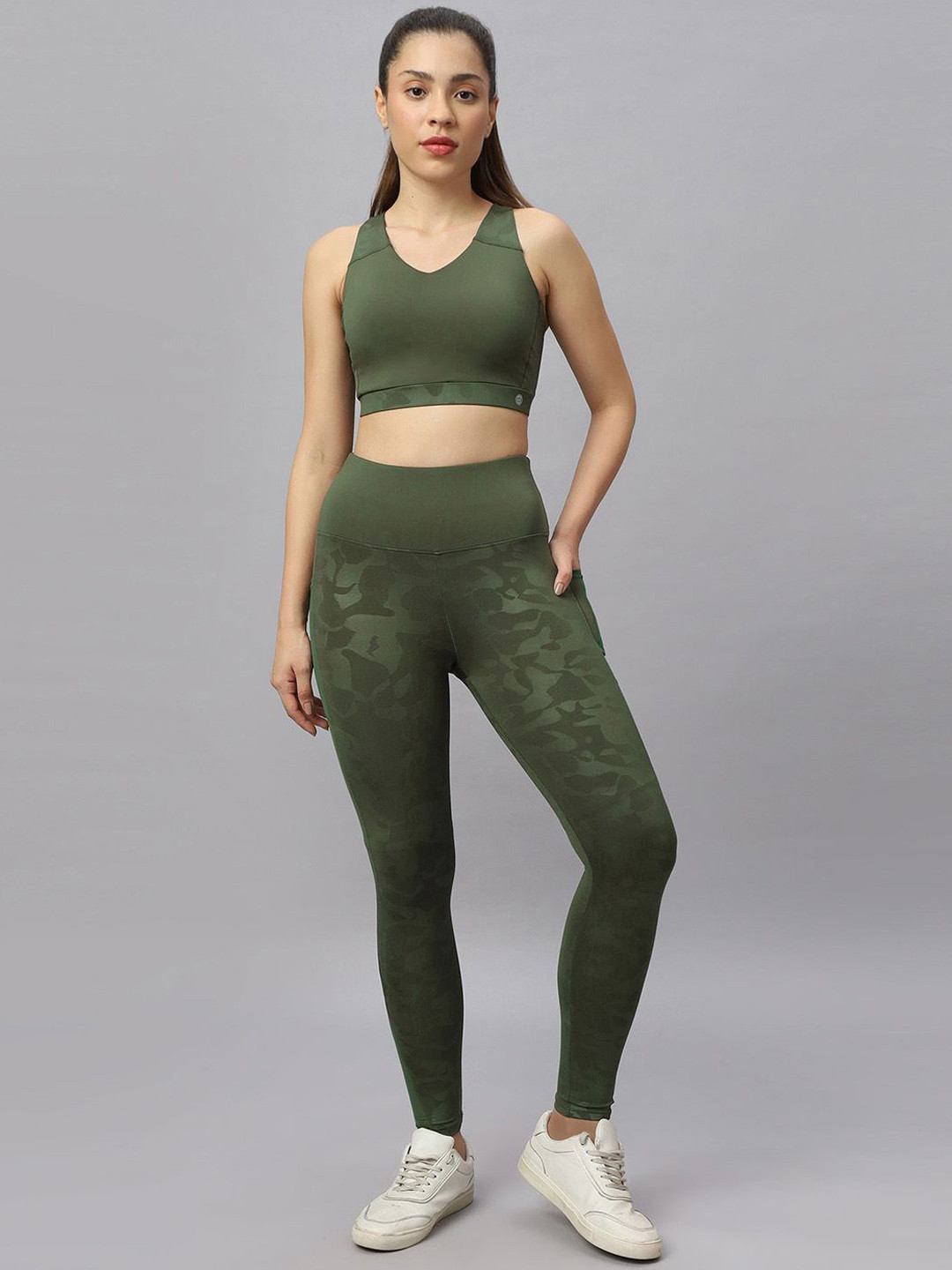 SOIE Women Embossed Pannel Racerback Sports Bra With Ankle Length Legging