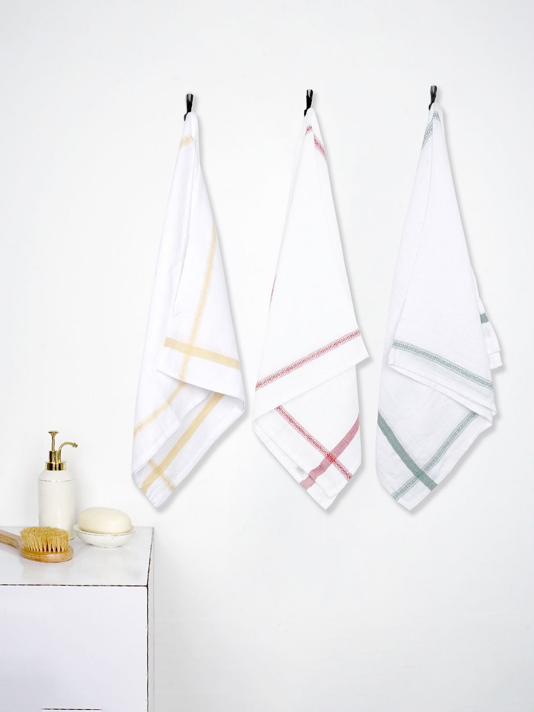 Doctor Towels White & Red Solid 150GSM Set of 3 Anti-Bacterial  Banana Jacquard Bath Towels