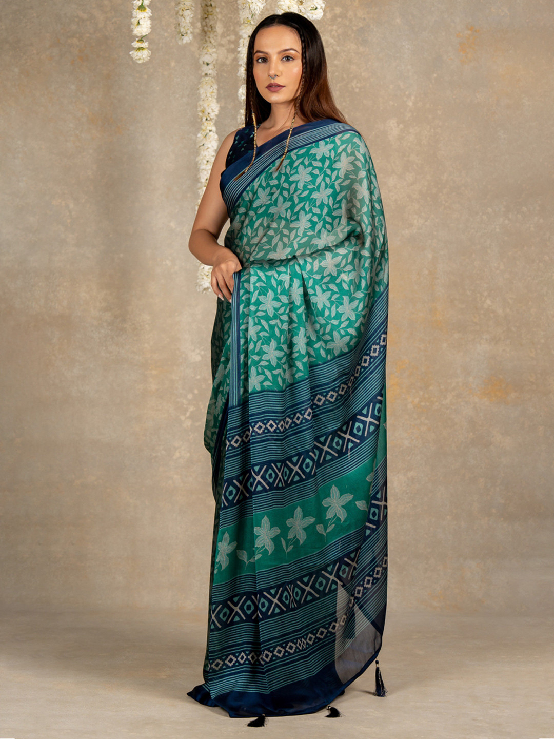 KALINI Floral Printed Chiffon Saree With Blouse Piece