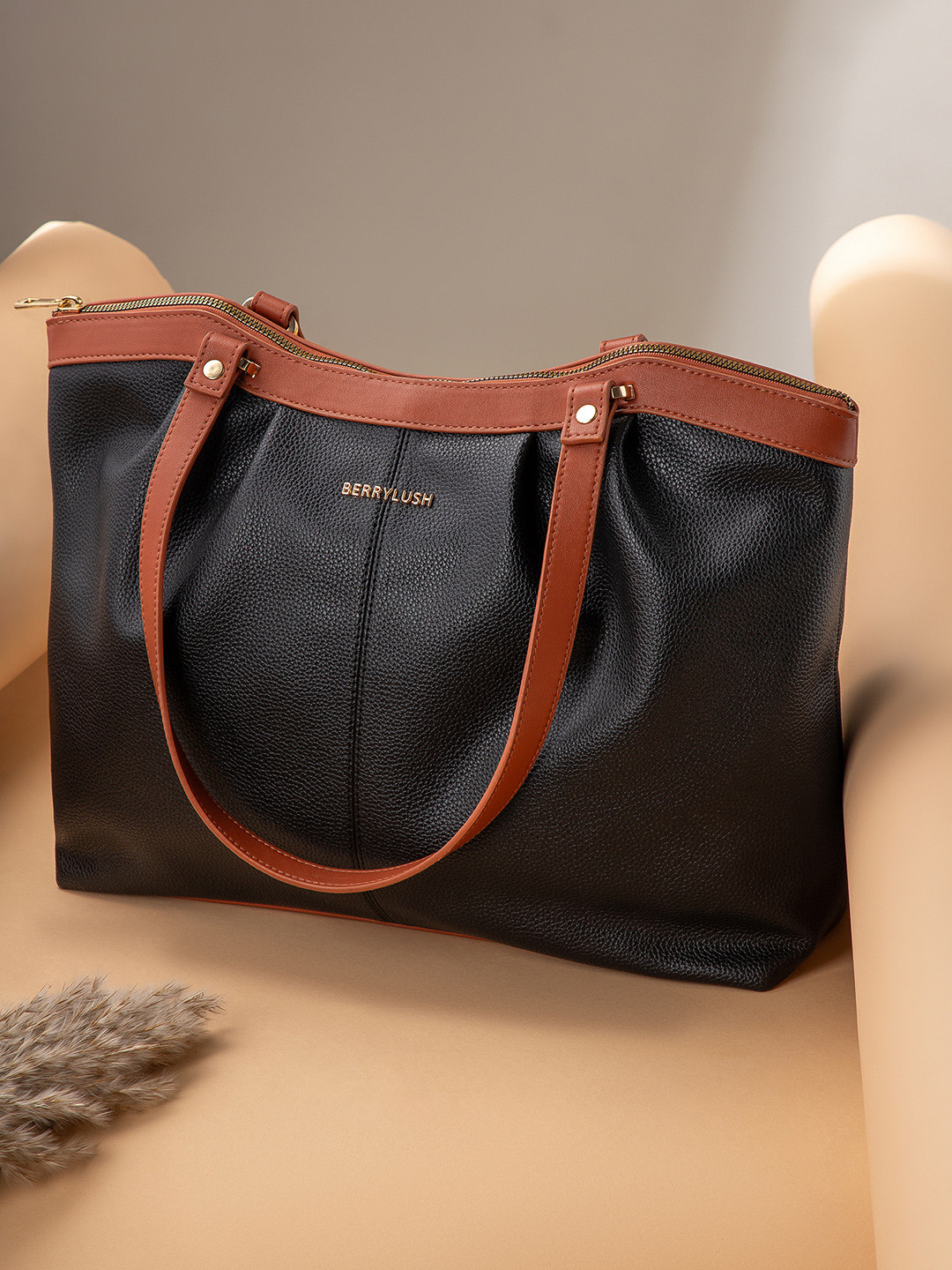 Berrylush Women Solid Structured Shoulder Bag