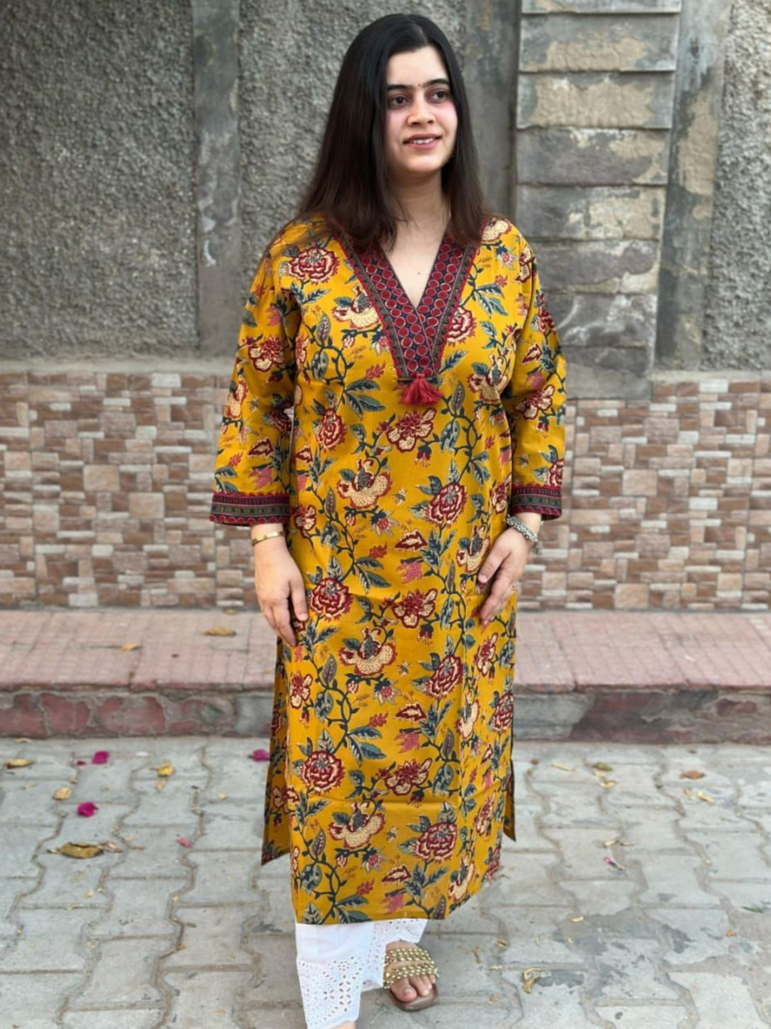 Vijaylaxmi Ethnic for Everyday Floral Printed V-Neck Pure Cotton Kurti