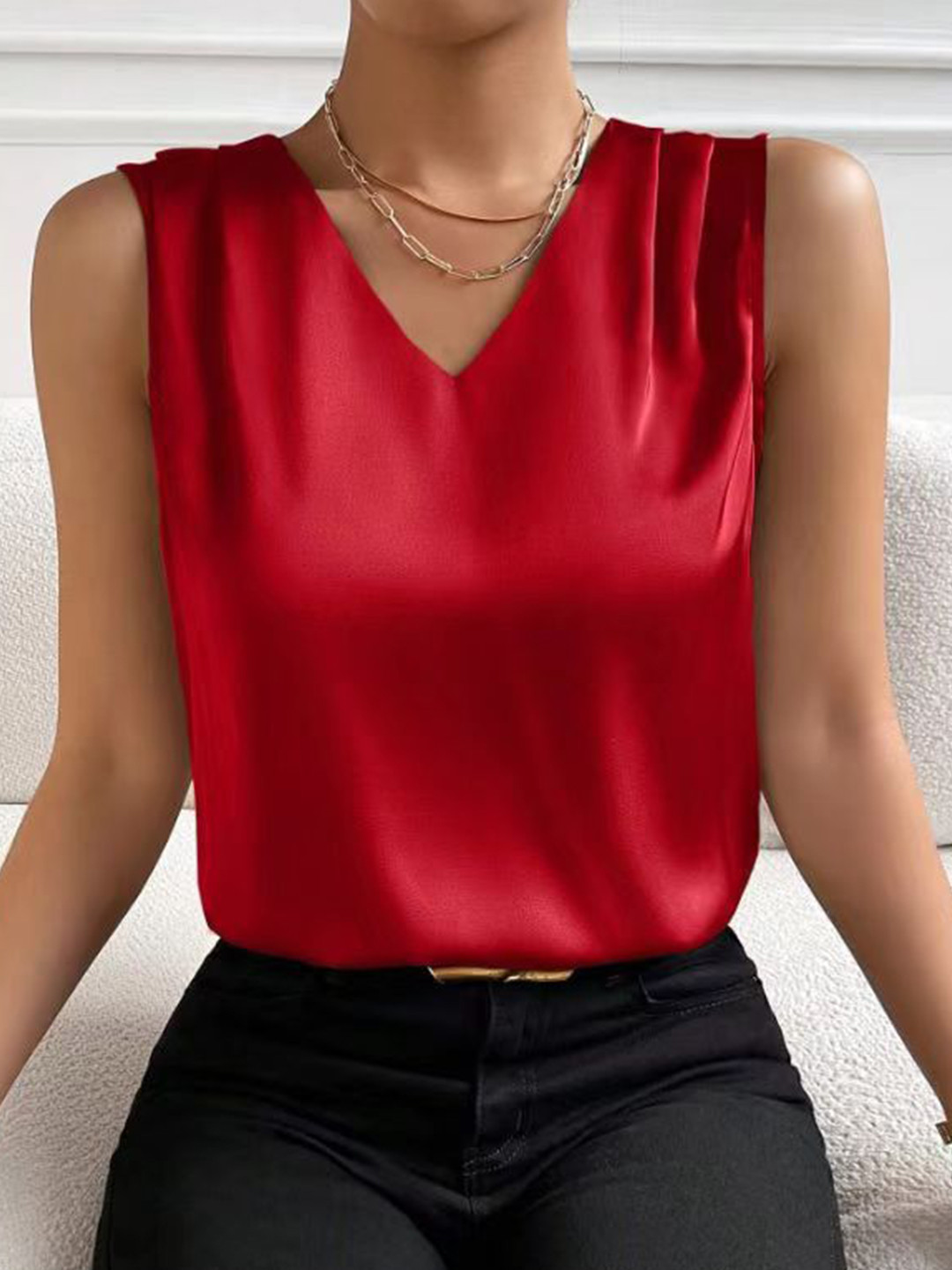 StyleCast Women Solid Red V-Neck Sleeveless Top