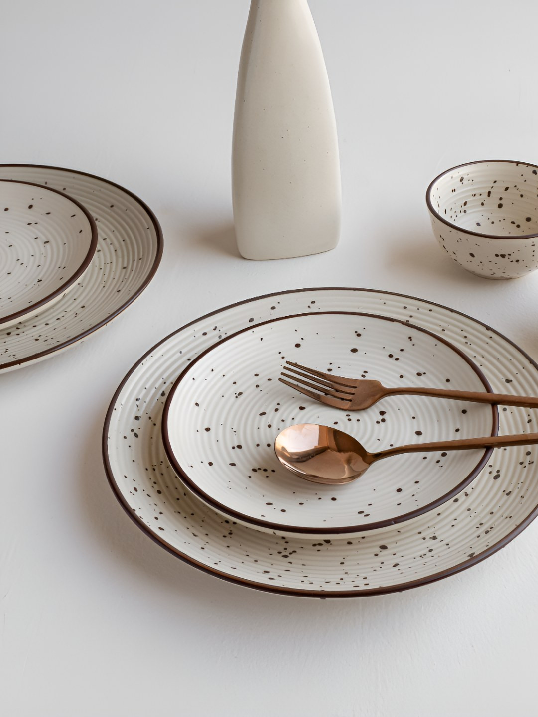 Claymistry Bone Ash-Free Off White Geometric Ceramic Microwave Safe 4 Piece Dinner Set