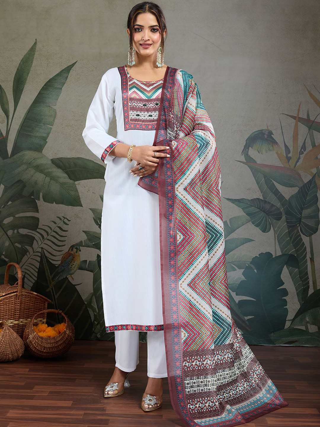 Women Basket Geometric Printed Straight Kurta With Trousers And Dupatta