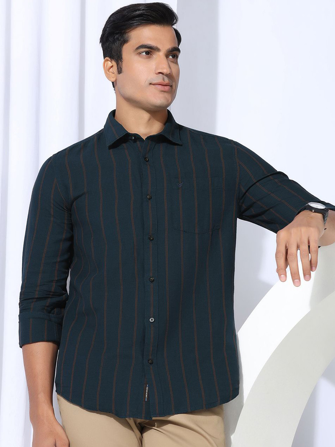 Blackberrys Vertical Stripes Cutaway Collar Slim Fit Linen Casual Shirt