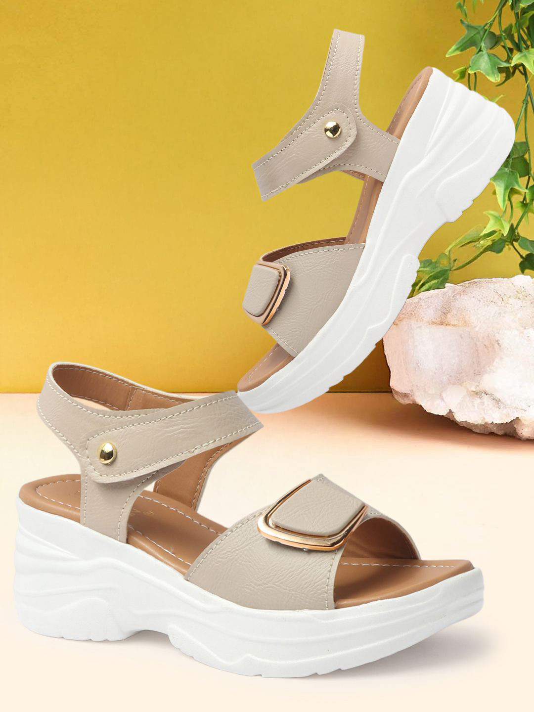 VENDOZ Women Block-Heeled Sandals