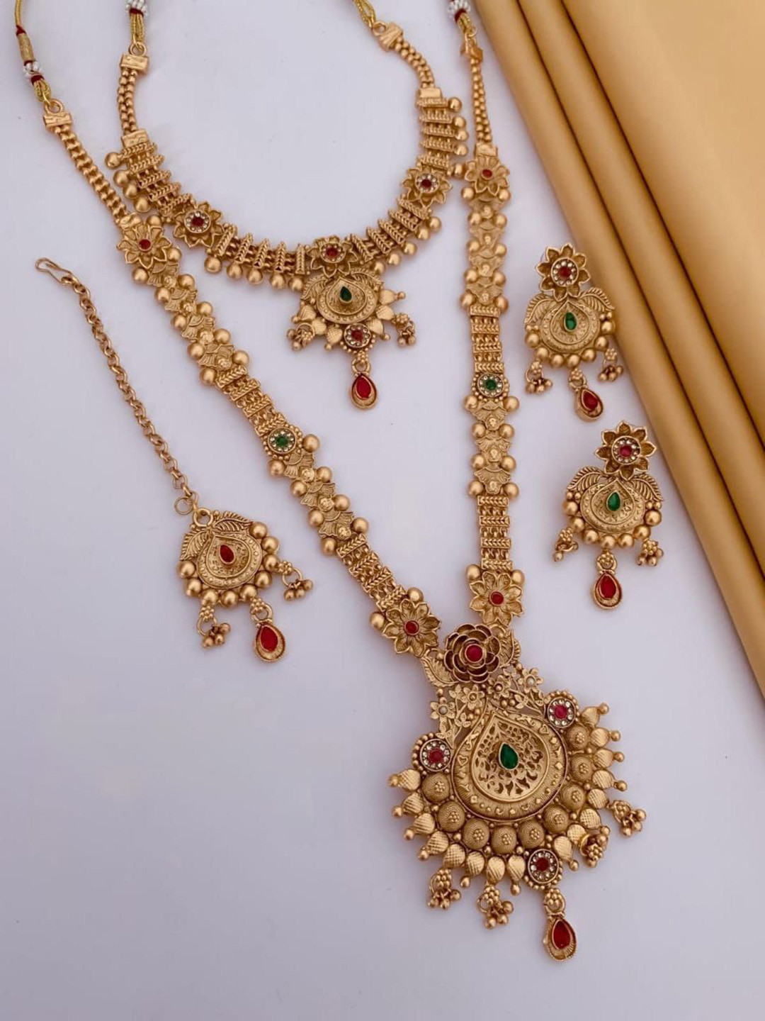 DIMIKI Gold-Plated Stone Studded & Beaded Jewellery Set