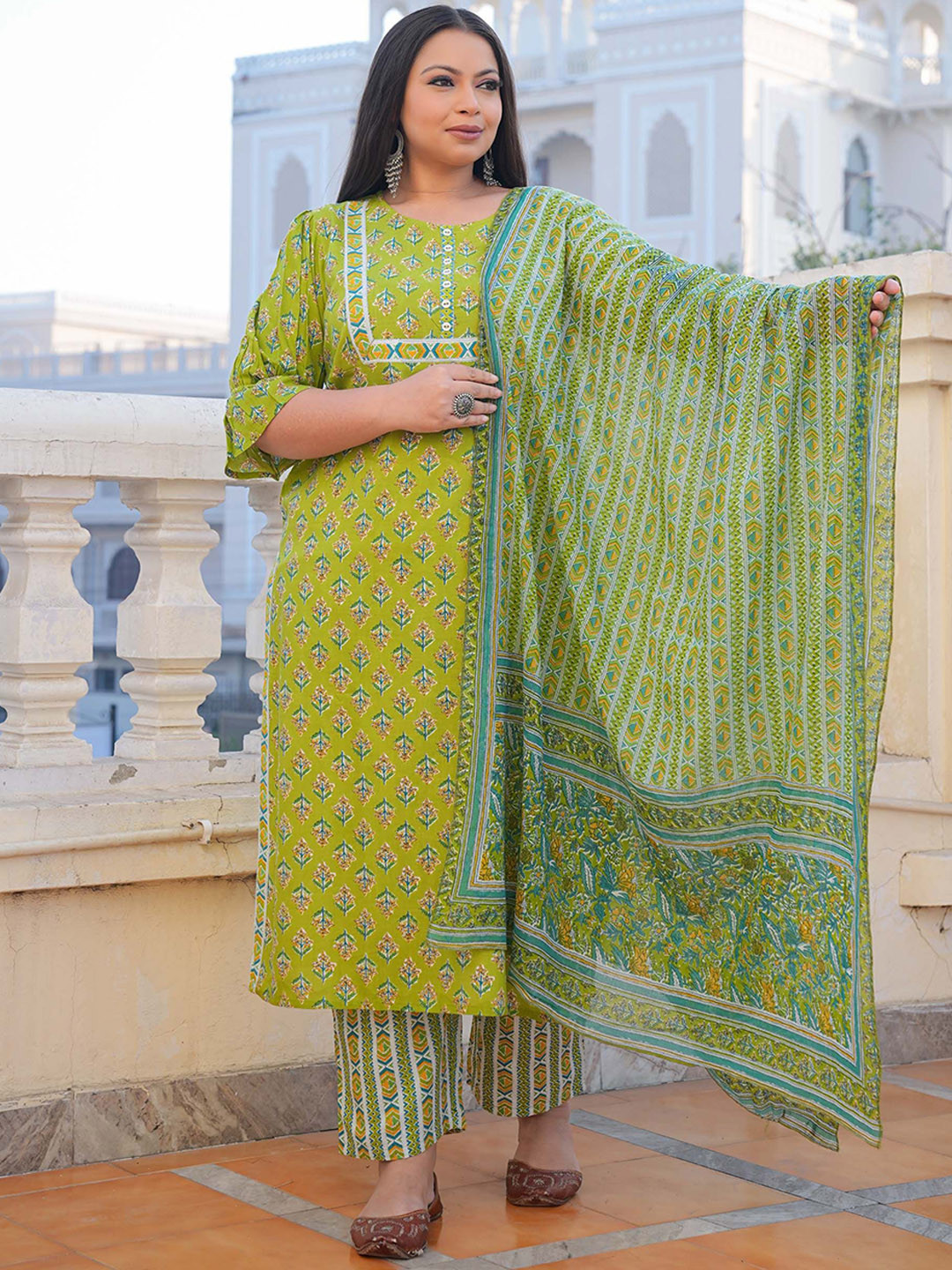 IKRASS Women Floral Printed Kurta Set With Dupatta