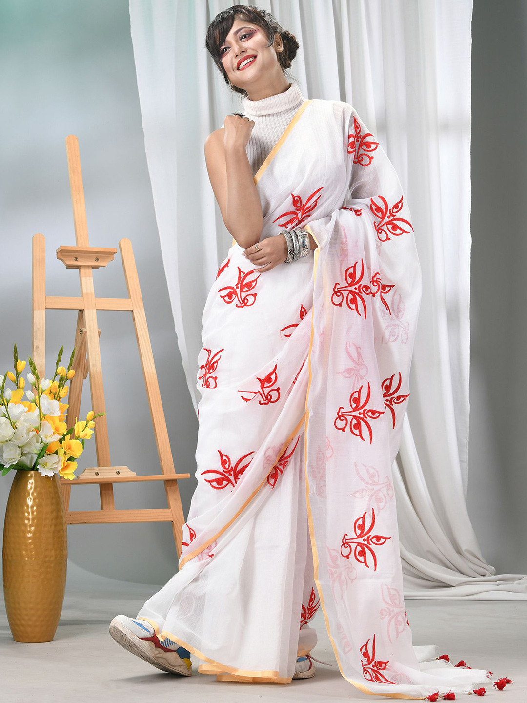 DESH BIDESH Embroidered Saree with Blouse Piece