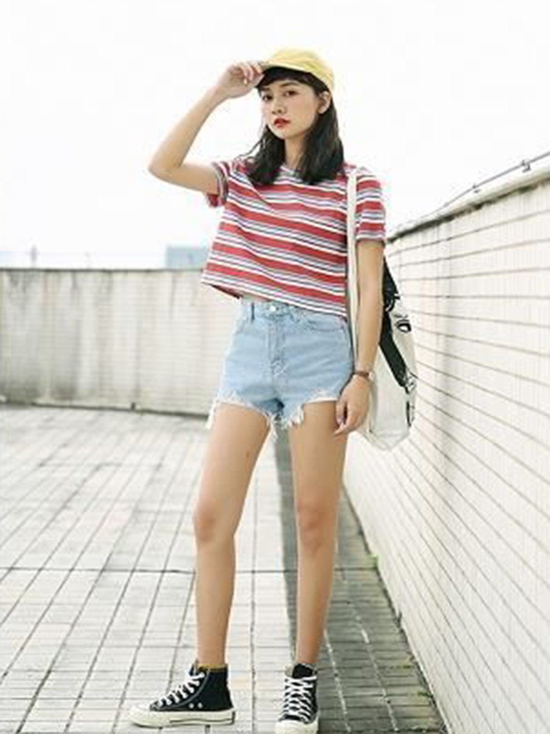 LULU & SKY Women Solid Washed Denim Shorts