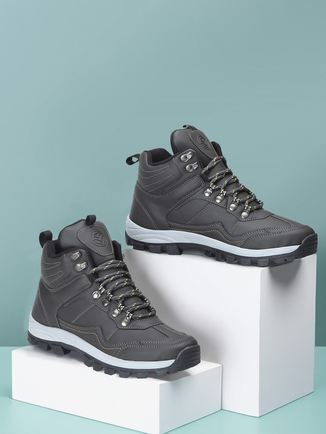 VRACHI Men Textured PU Sneakers