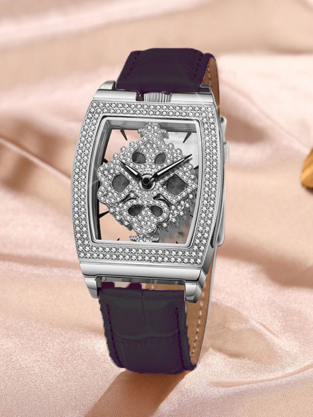 LOUISIFS Women Embellished Dial & Straps Analogue Watch HAFCAJDIEBAH