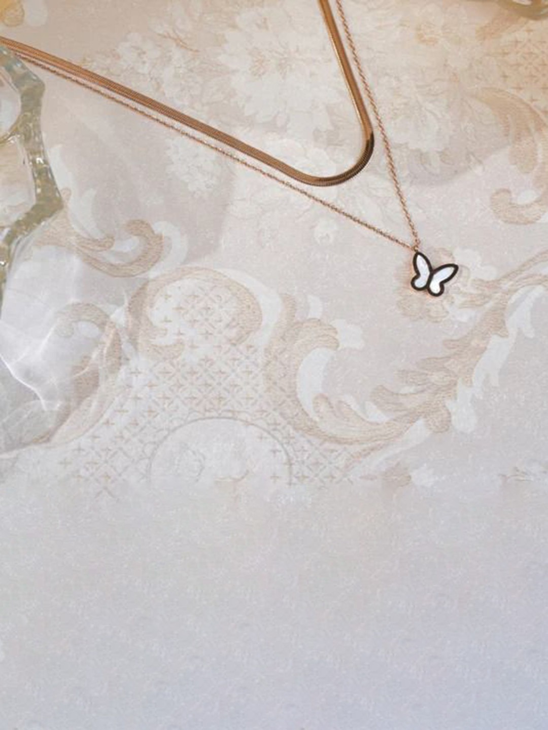 Jzee Gold-Plated Teardrop Shaped Pendants with Chains