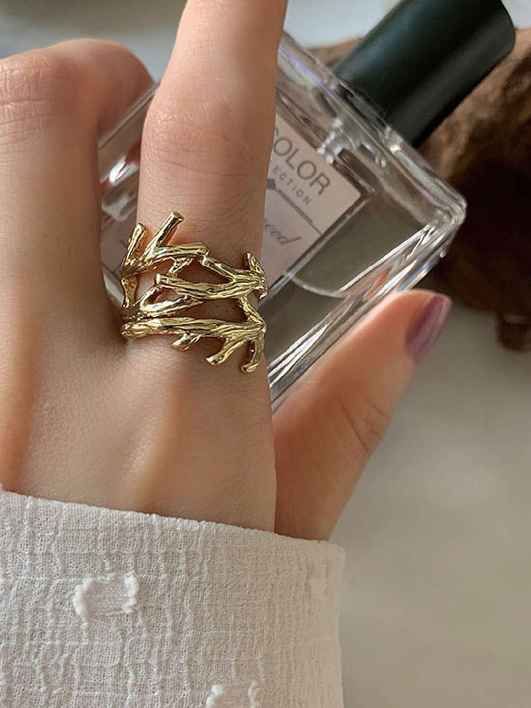 StyleCast Elegant Gold-Toned Textured Finger Ring