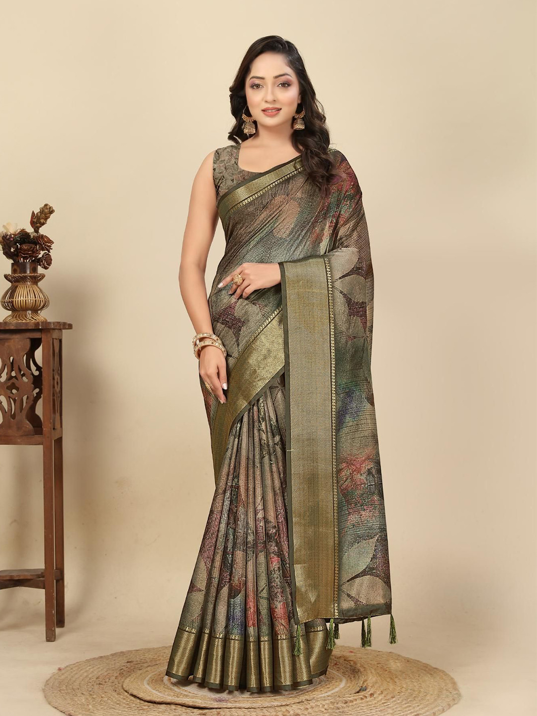 J 6 DESIGNER Diya Floral Printed Zari Saree