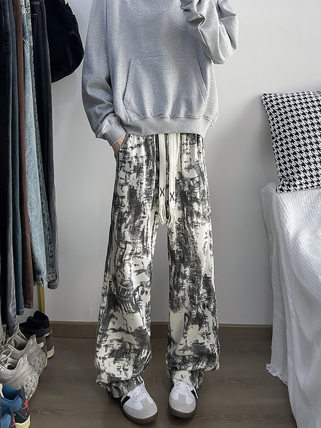 StyleCast x Revolte Men Tie and Dye Printed Easy Wash Pleated Wide Leg Trousers