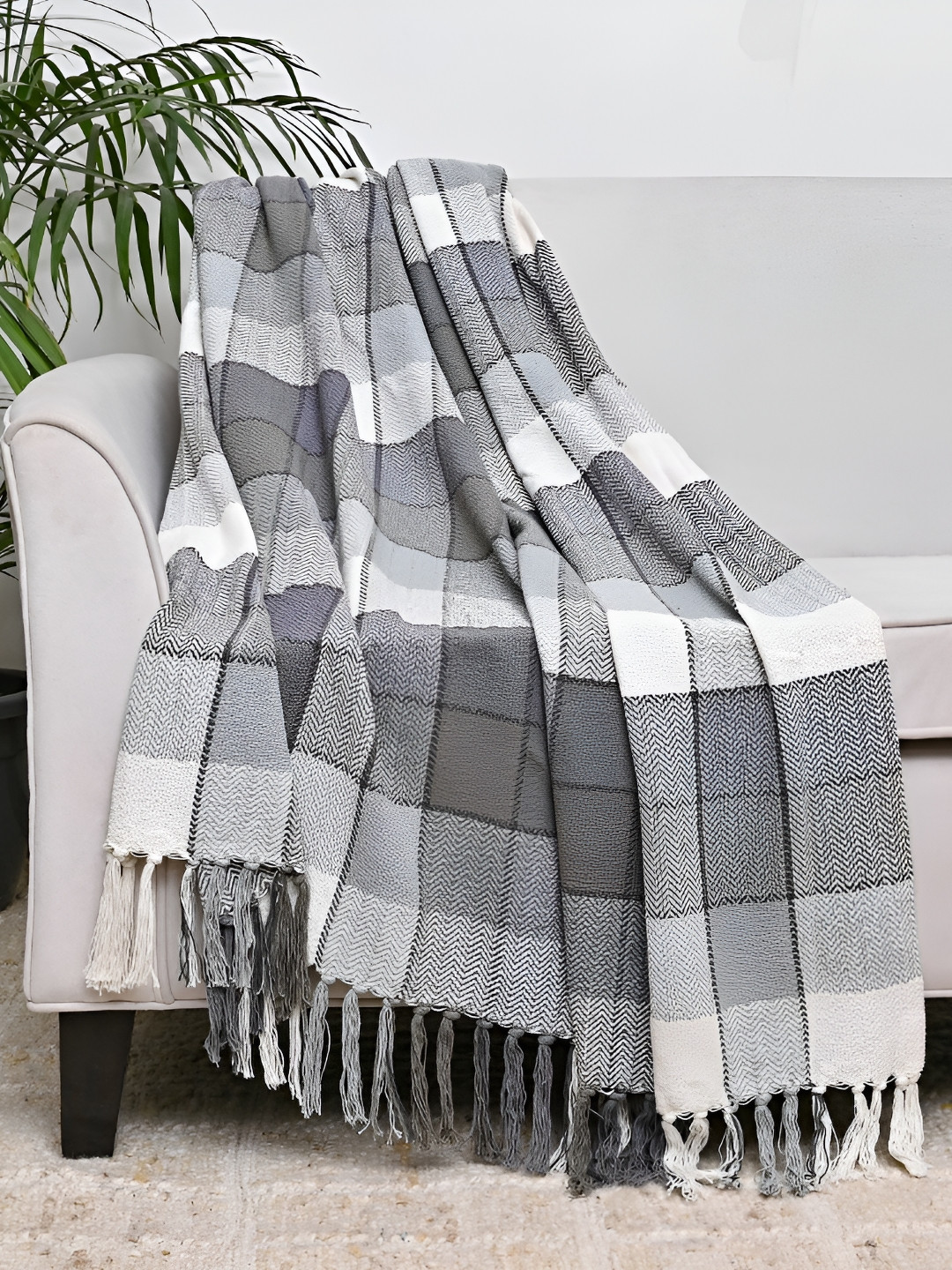 Homzz Grey & White Checked TasseledThrows