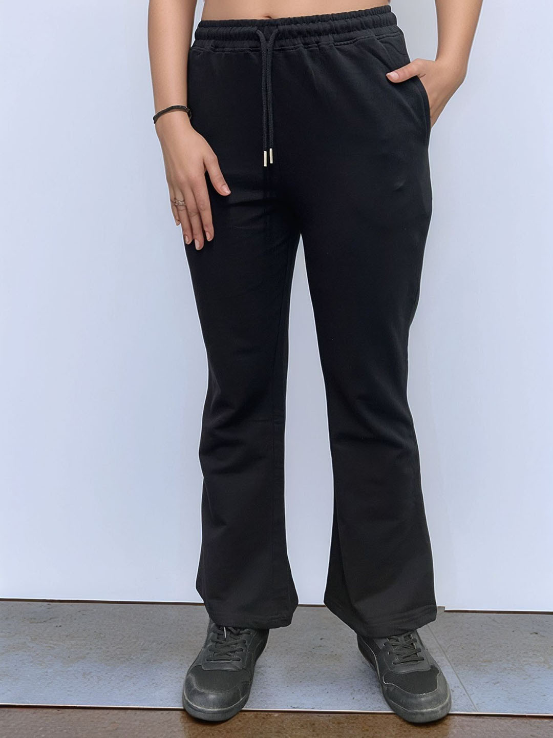 Outzidr Black Basic Solid Flared Sweatpants