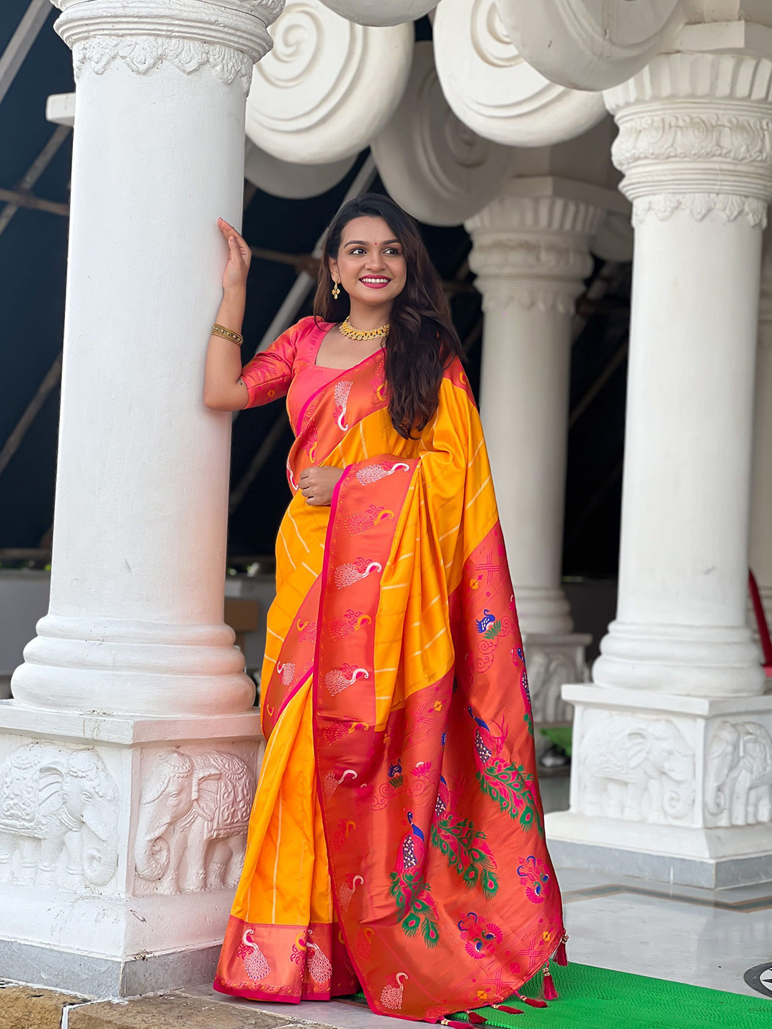 DIVASTRI Woven Design Zari Traditional Paithani Saree