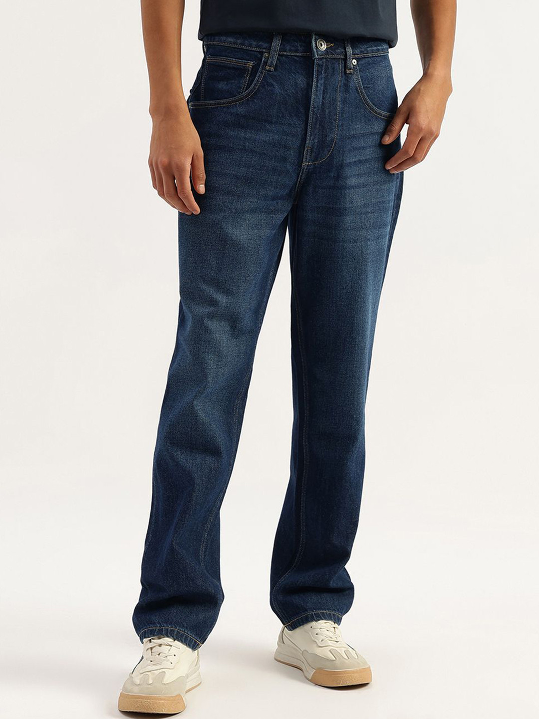 United Colors of Benetton Men Baggy Fit Mid-Rise Low Distress Light Fade Jeans