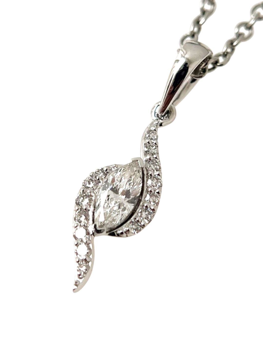 Nigna Diamonds Women Pendant Diamond