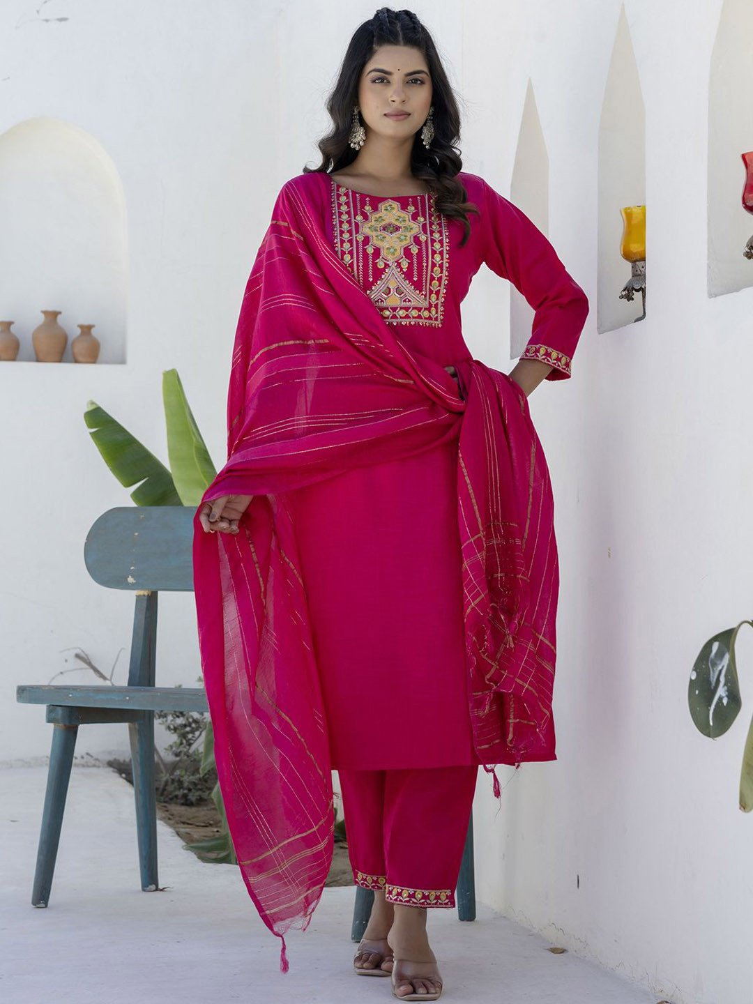 VredeVogel Women Floral Embroidered Ethnic Kurta Pant Set with Dupatta