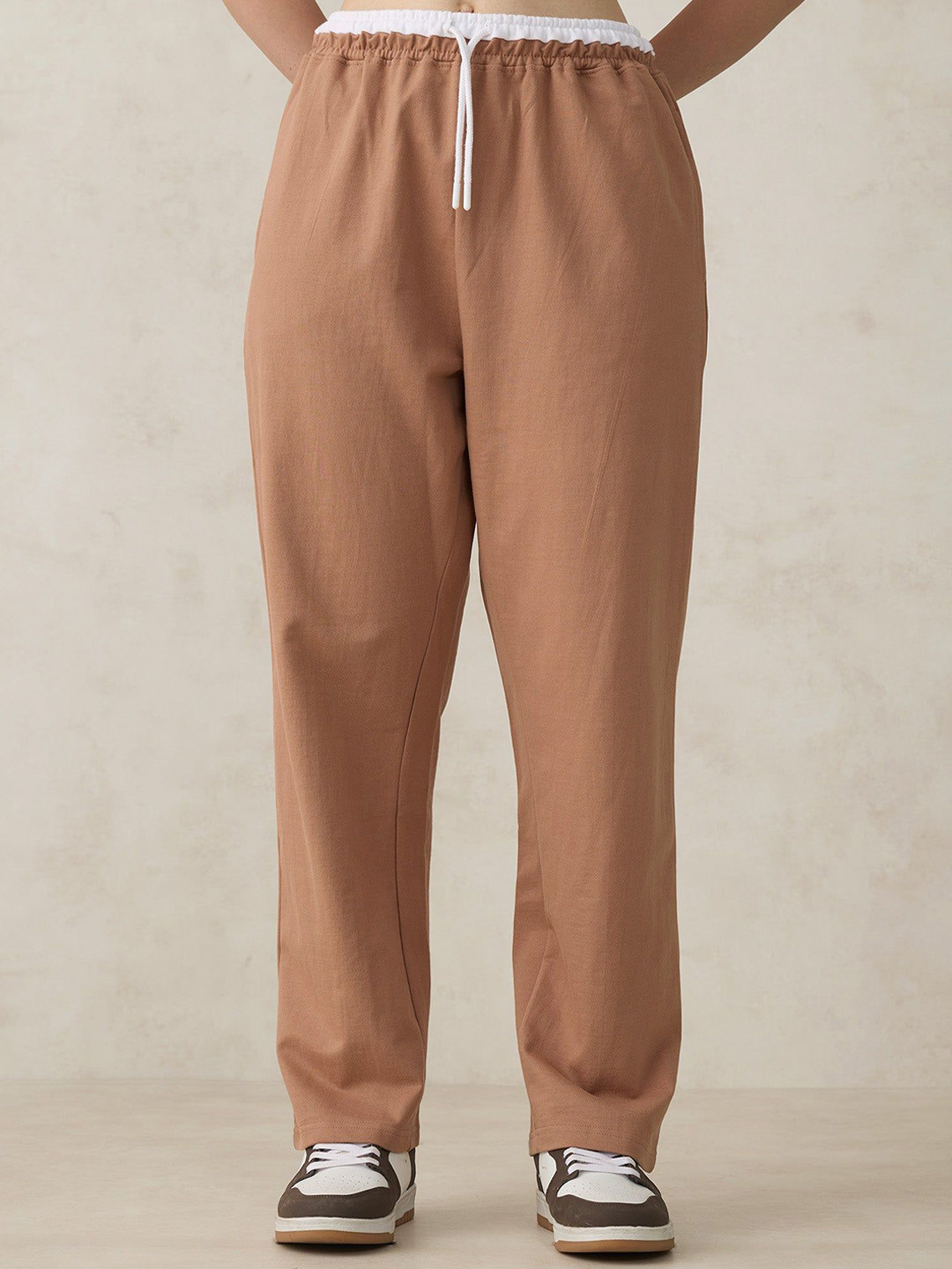 Outzidr Women Dual Toned Waistband Sweatpants