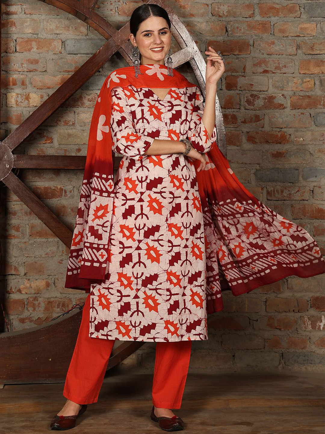 Taavi Floral Printed Pure Cotton Batik Kurta With Trousers & Dupatta