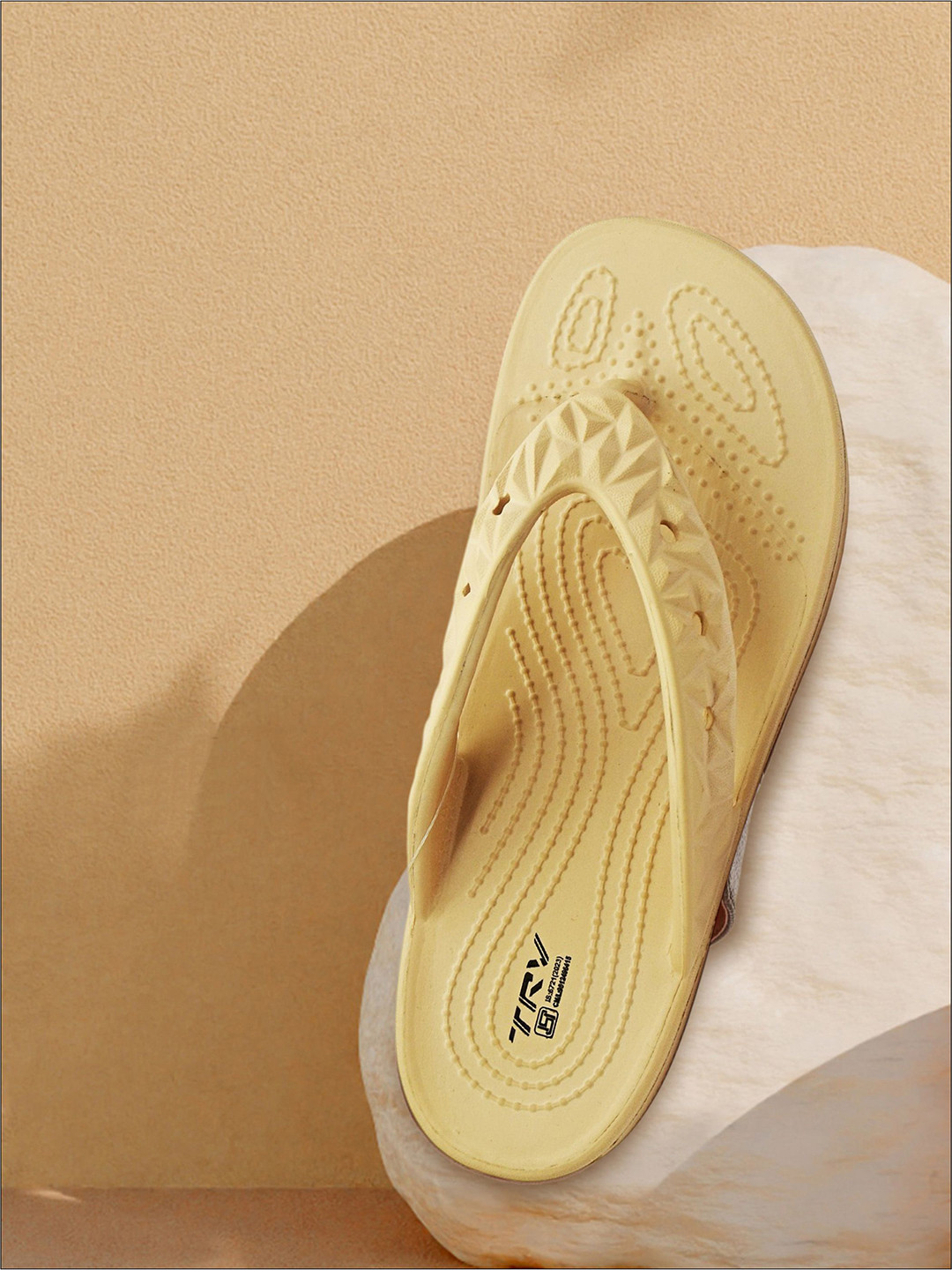 TRV Women Solid Slip-On Flip Flops