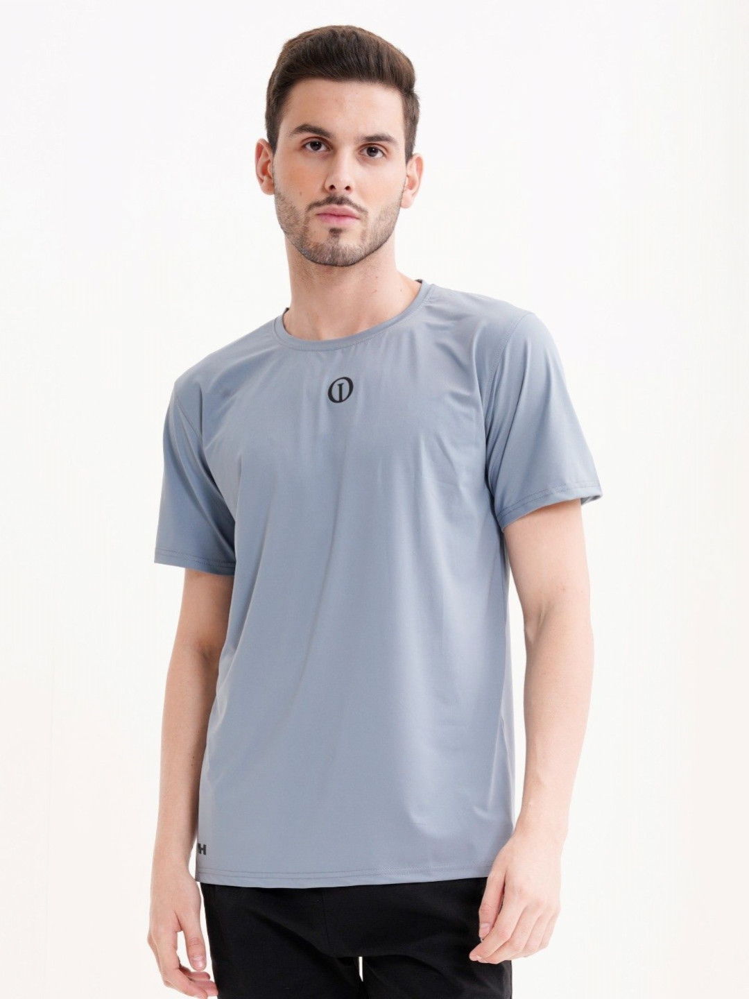 OI ODIN INDIA Solid Round Neck Short Sleeves Pockets T-shirt