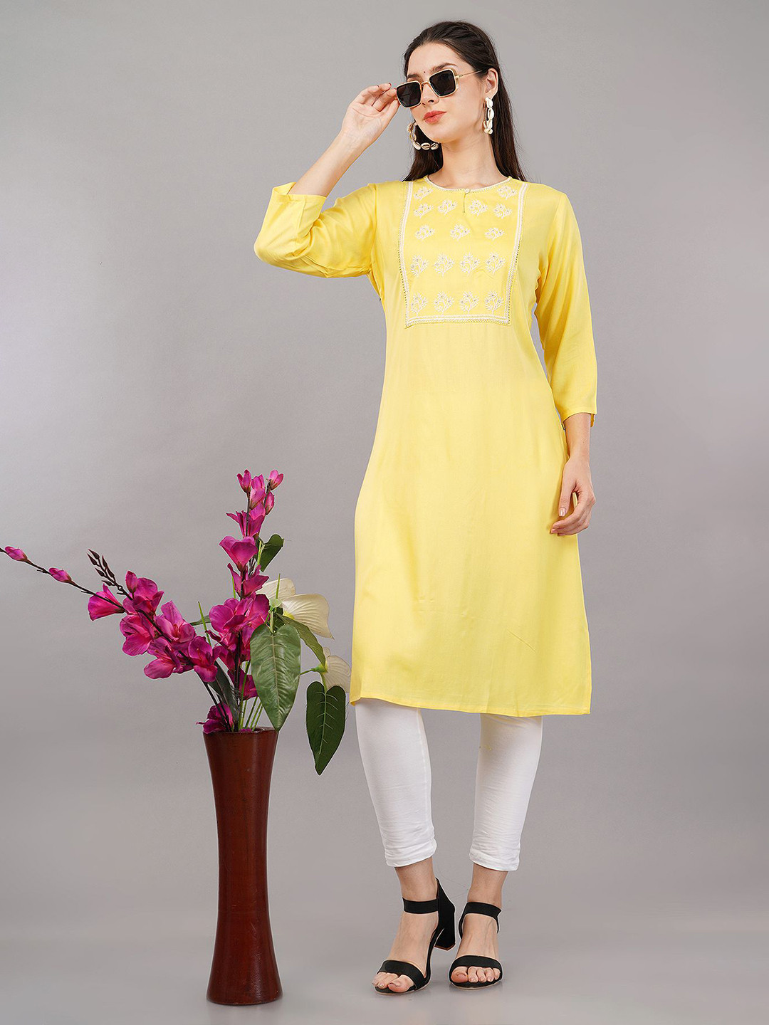 Avaasa Buy Shruthi Women Woven Design Embroidered Daily Straight Kurta