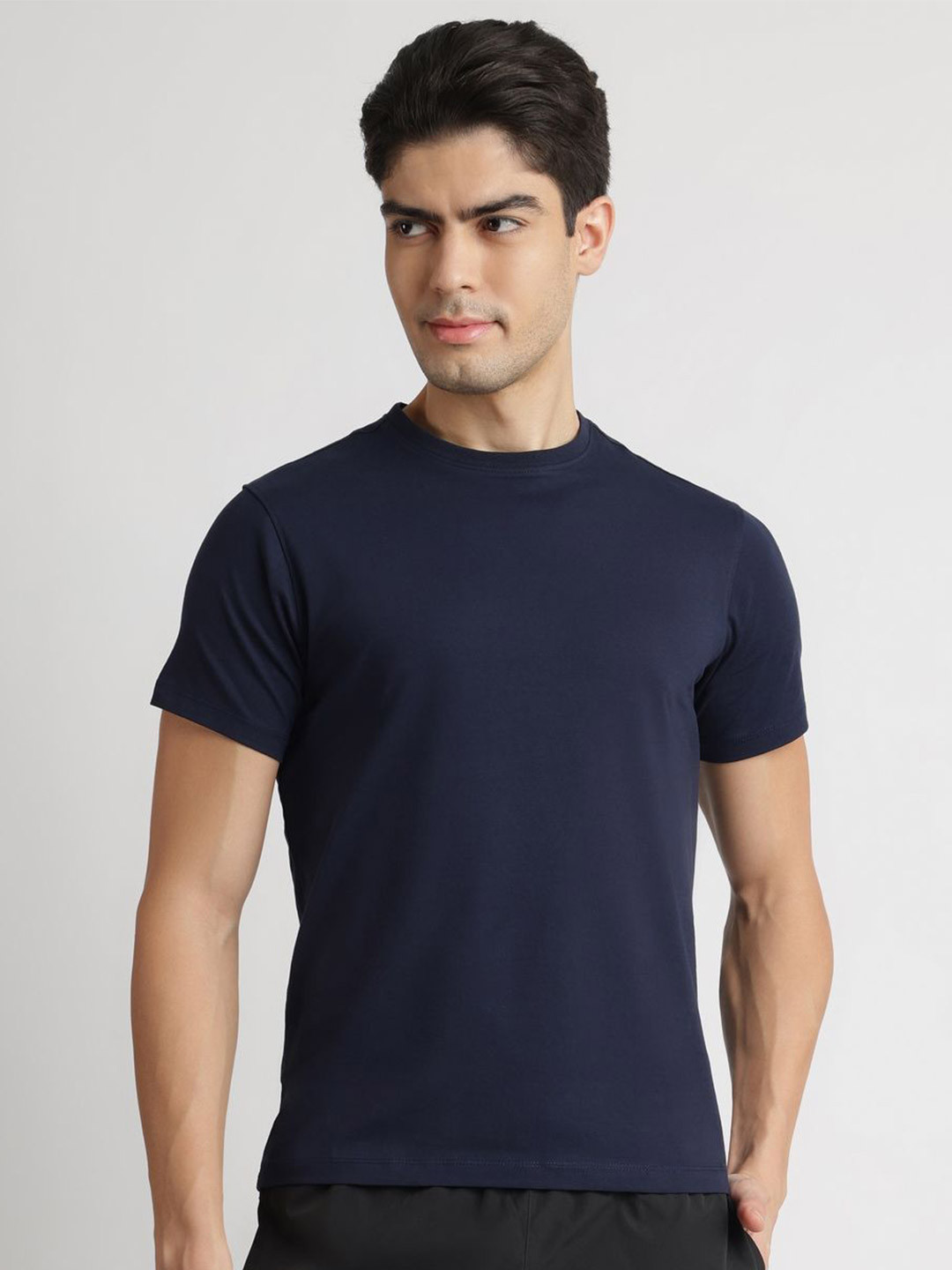 Reebok Men Solid Slim Fit Cotton T-shirt
