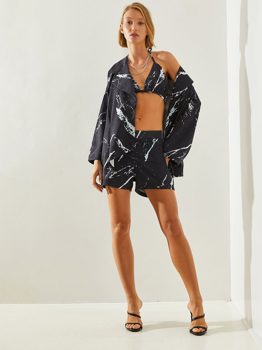 BIANCO LUCCI Printed Blazer & Shorts With Crop Top Co-Ords