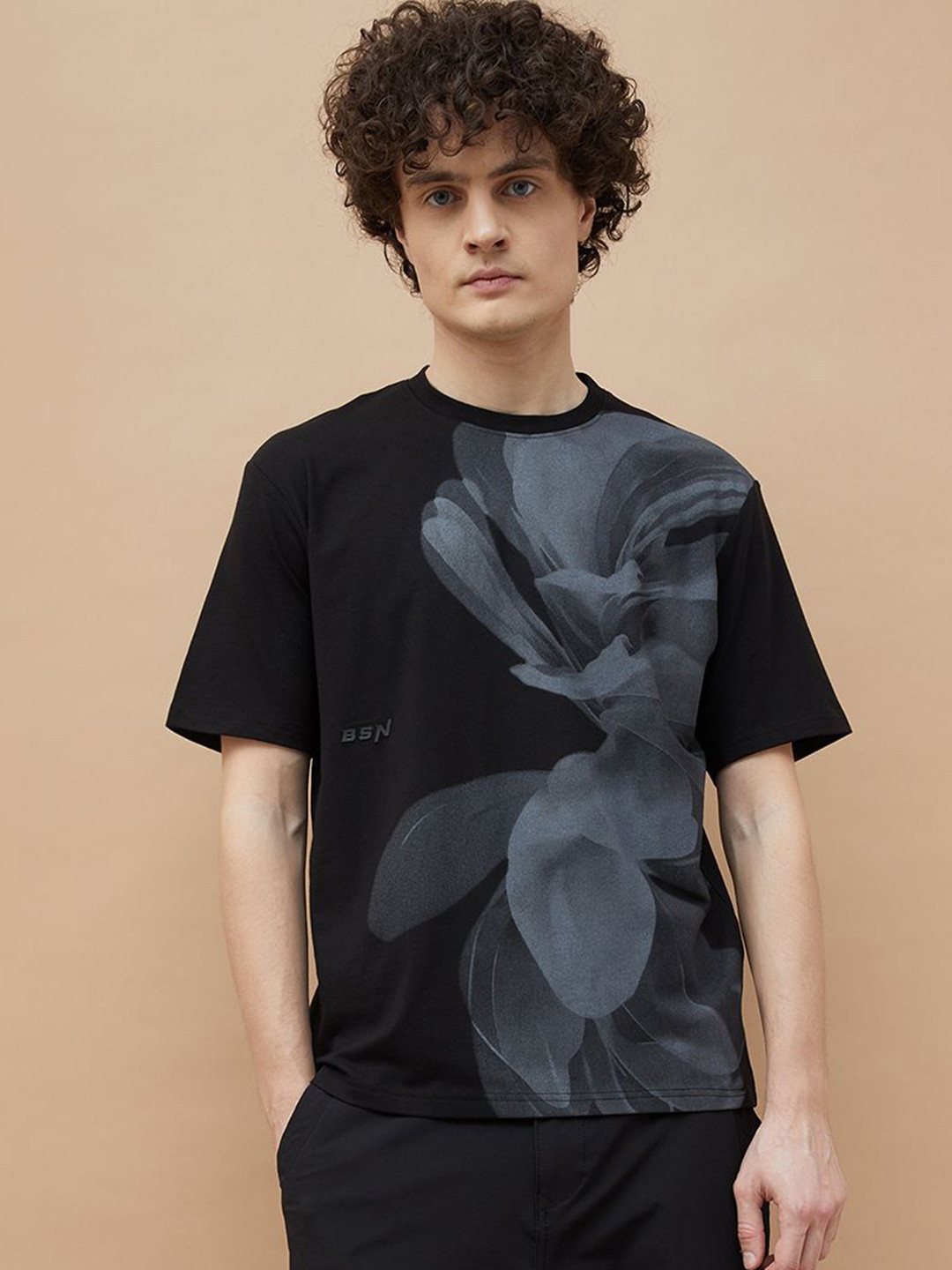 Bossini Men Printed Drop-Shoulder Sleeves Pockets Relaxed Fit T-shirt