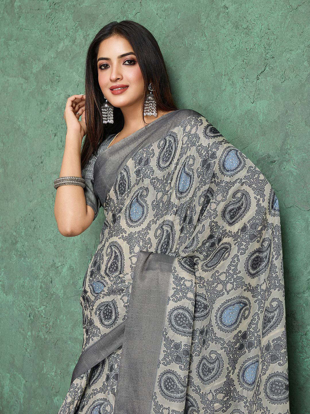 DIVASTRI Women Ajrak Silk Blend Banarasi Saree