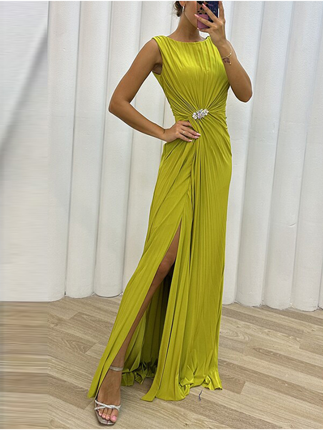 StyleCast Yellow Gathered Detailed Boat Neck Sleeveless Maxi Dress