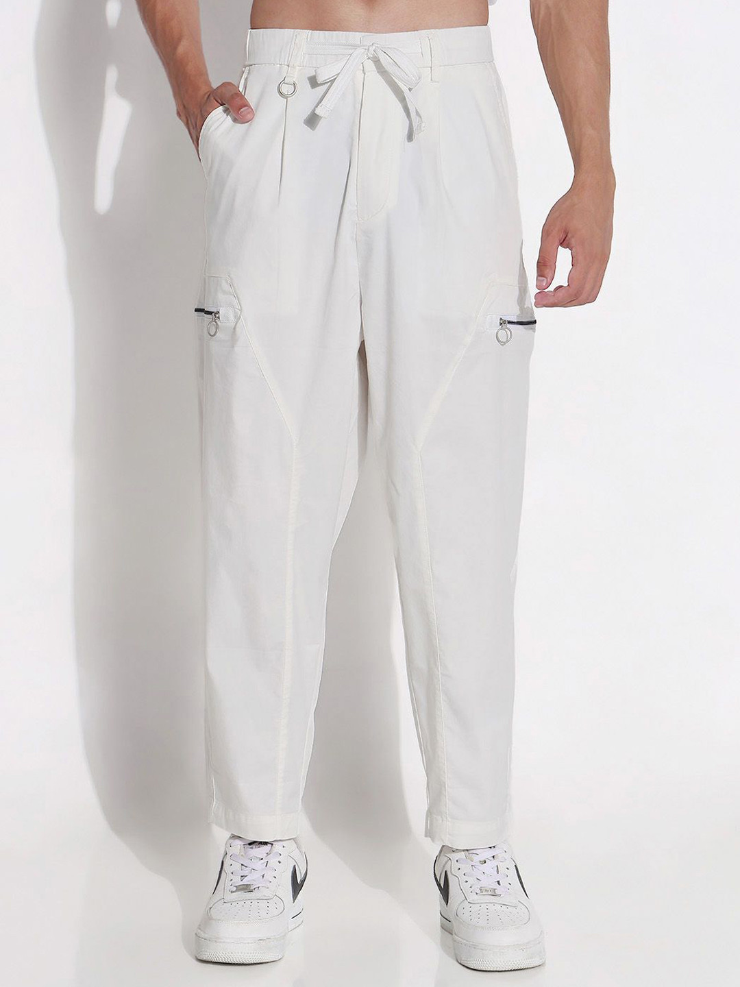 SHOWOFFFF Men Tapered Fit Low-Rise Pleated Cargo Styles Trousers