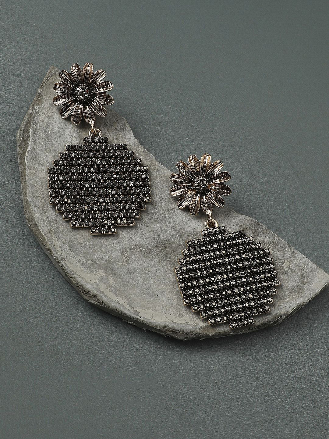 DressBerry Gold-Plated Artificial Stones Studded Contemporary Daisy Cluster Drop Earrings