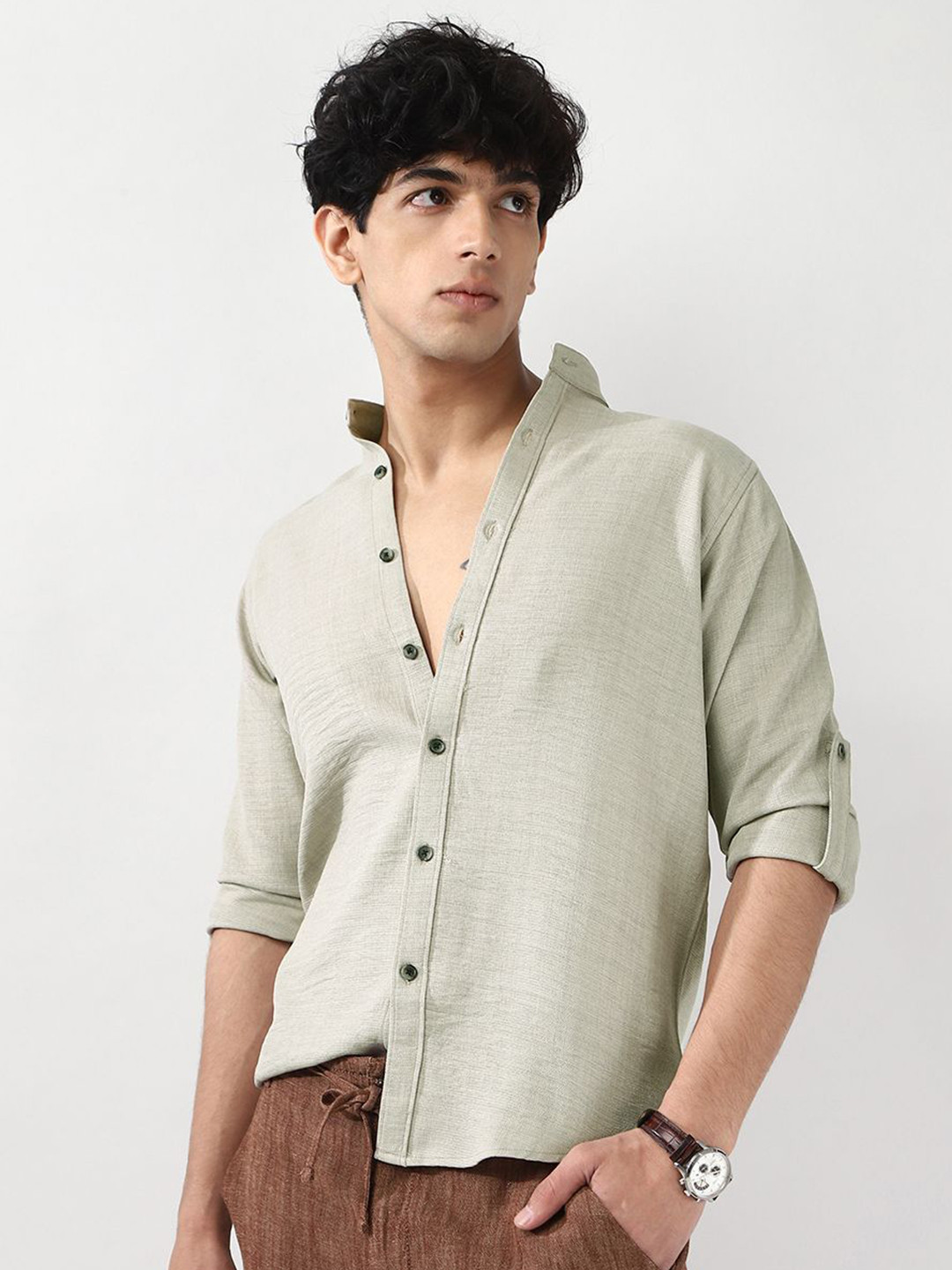 Urbano Fashion Men Light Grey Solid Linen Full Sleeve Relaxed Fit Mandarin Collar Casual Shirt