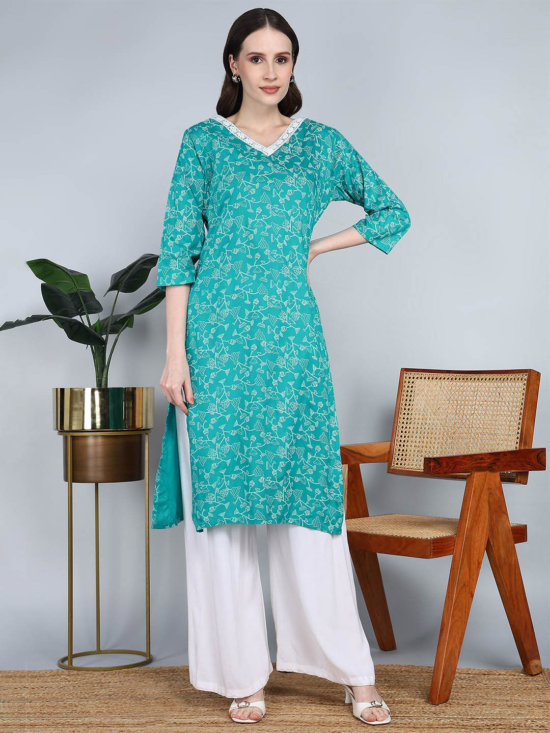 Tviksha Fashion Floral Printed Thread Work V-Neck Straight Kurta