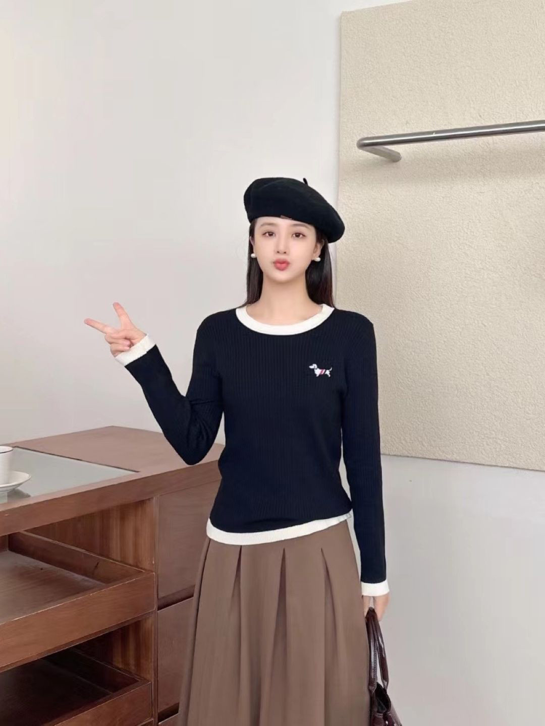 KPOP Contrast Edges Top