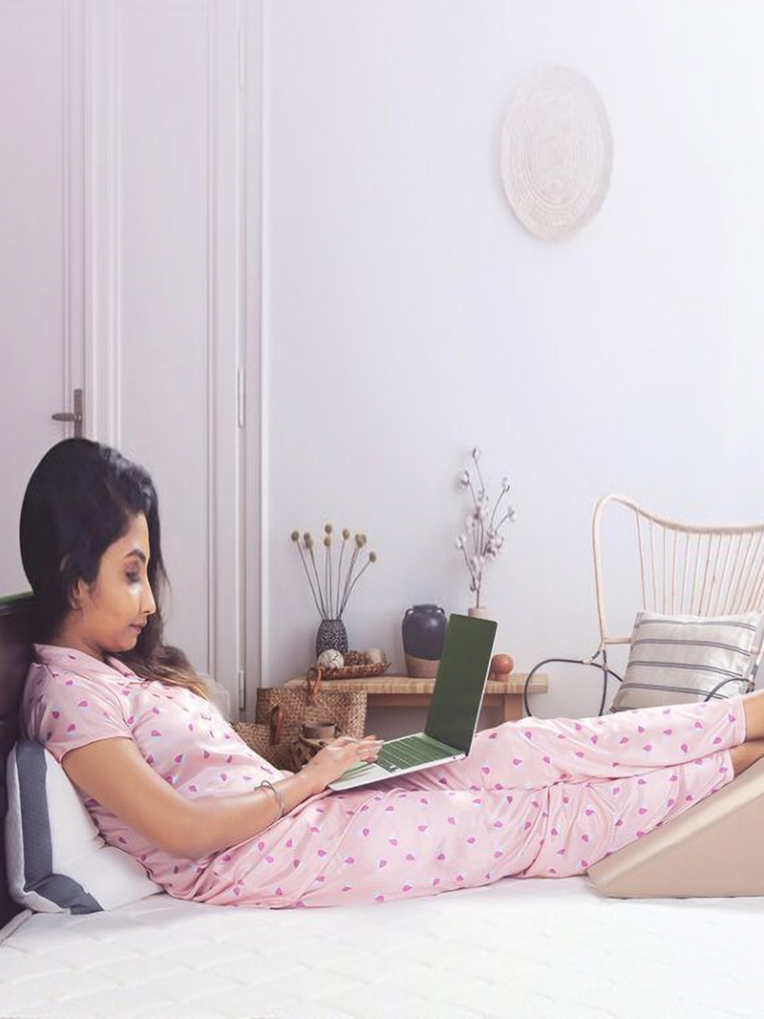 Alu xior Wedge Grey Solid Polycotton Medium Sleep Pillow-3.81 x 39.37 x 60.96 cm