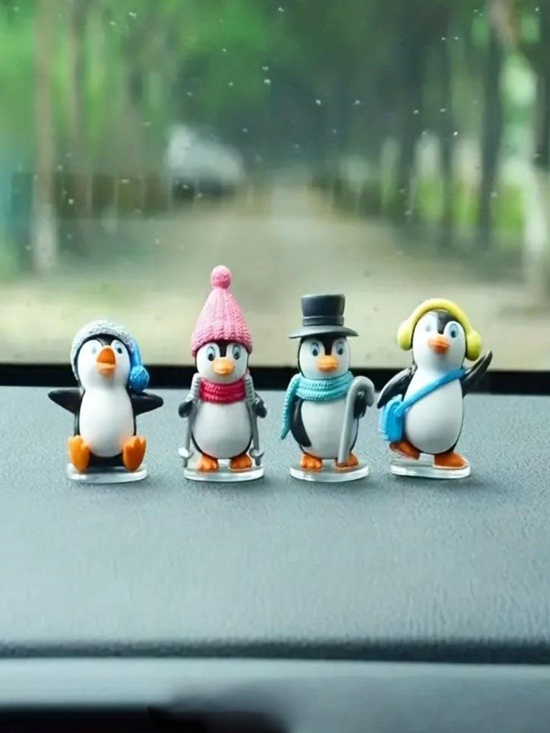 ANTIQ CREATION Black & White 4 Pieces Pengune Showpiece