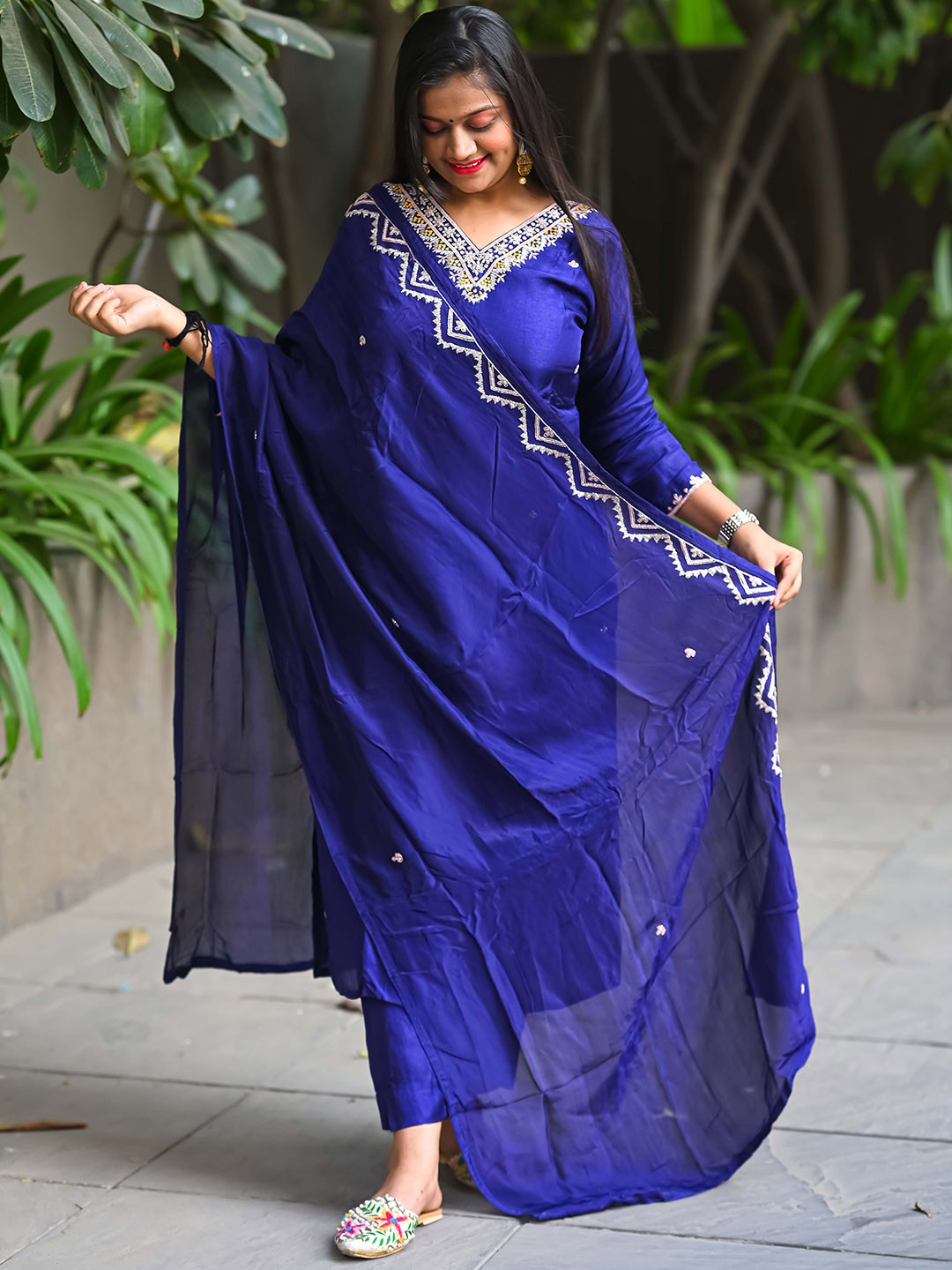 The Allure Attire Women Embroidered Regular Raw Silk Kurta with Trousers & With Dupatta