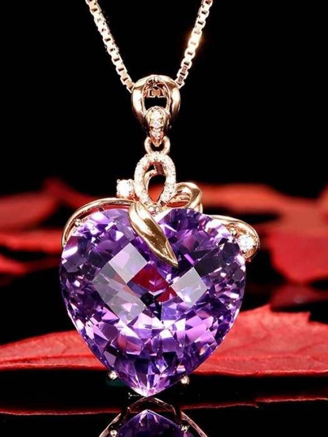 Bling Queen Heart Shaped Pendants with Chains