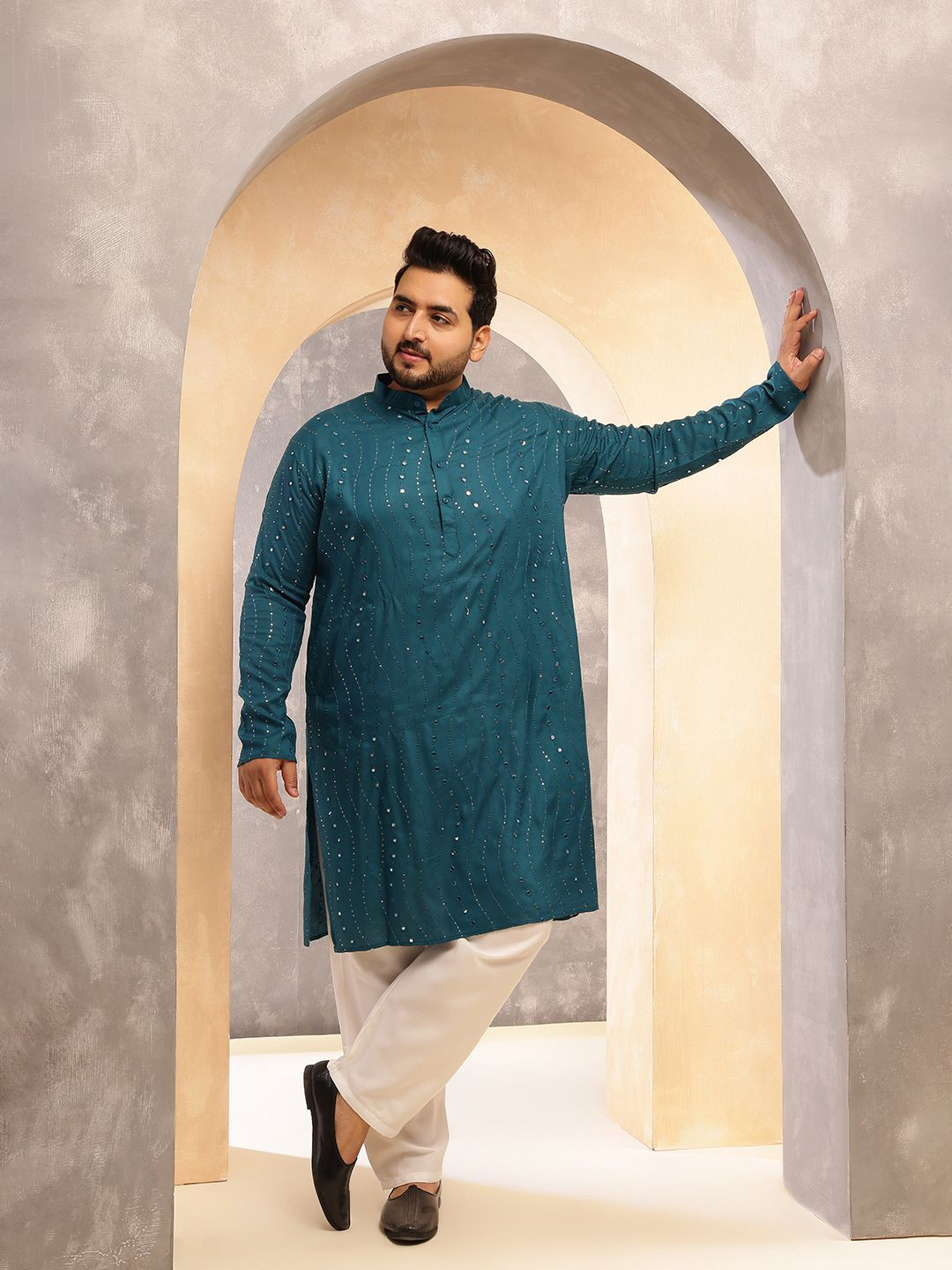 SOJANYA PLUS Men Embellished Side Slits Regular Straight Mirror Work Kurta