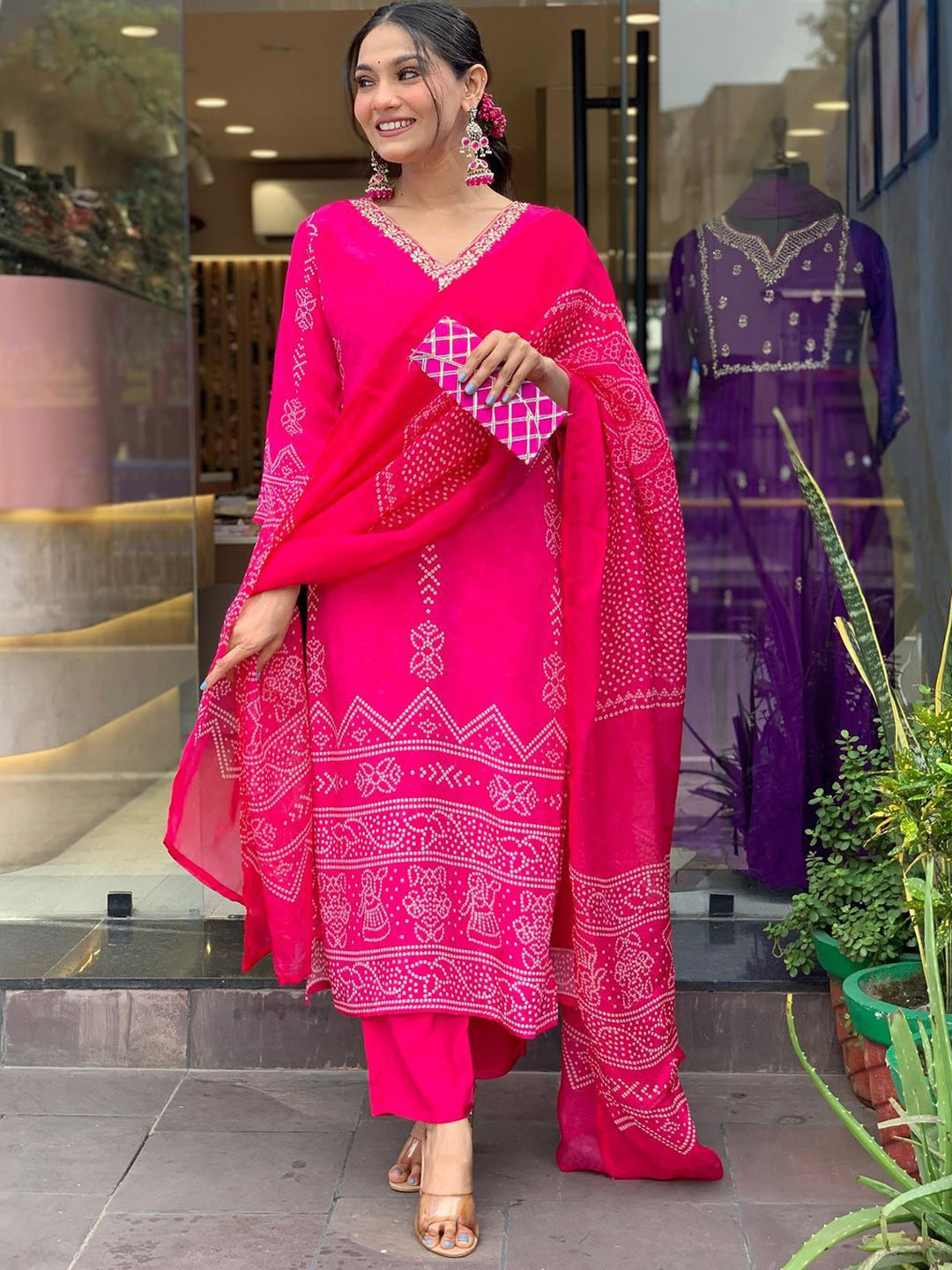 JAPNAAM Women Bandhani Printed Kurta with Trousers & Dupatta