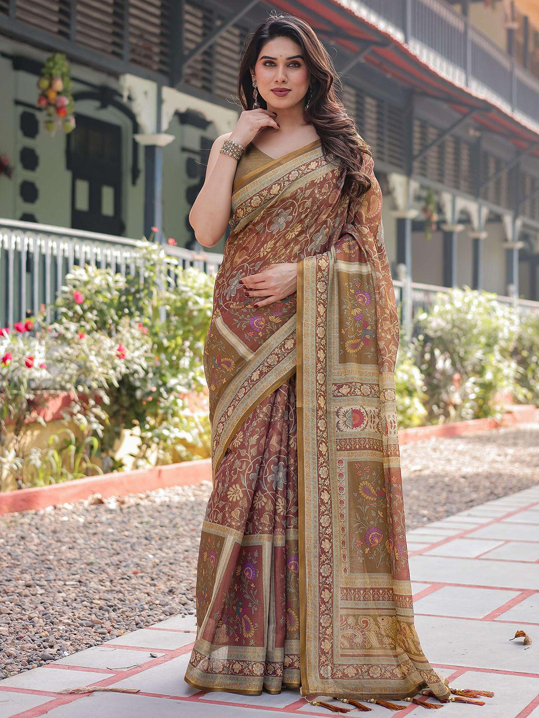 DIVASTRI Women Brown Floral Printed Pure Linen Designer Saree