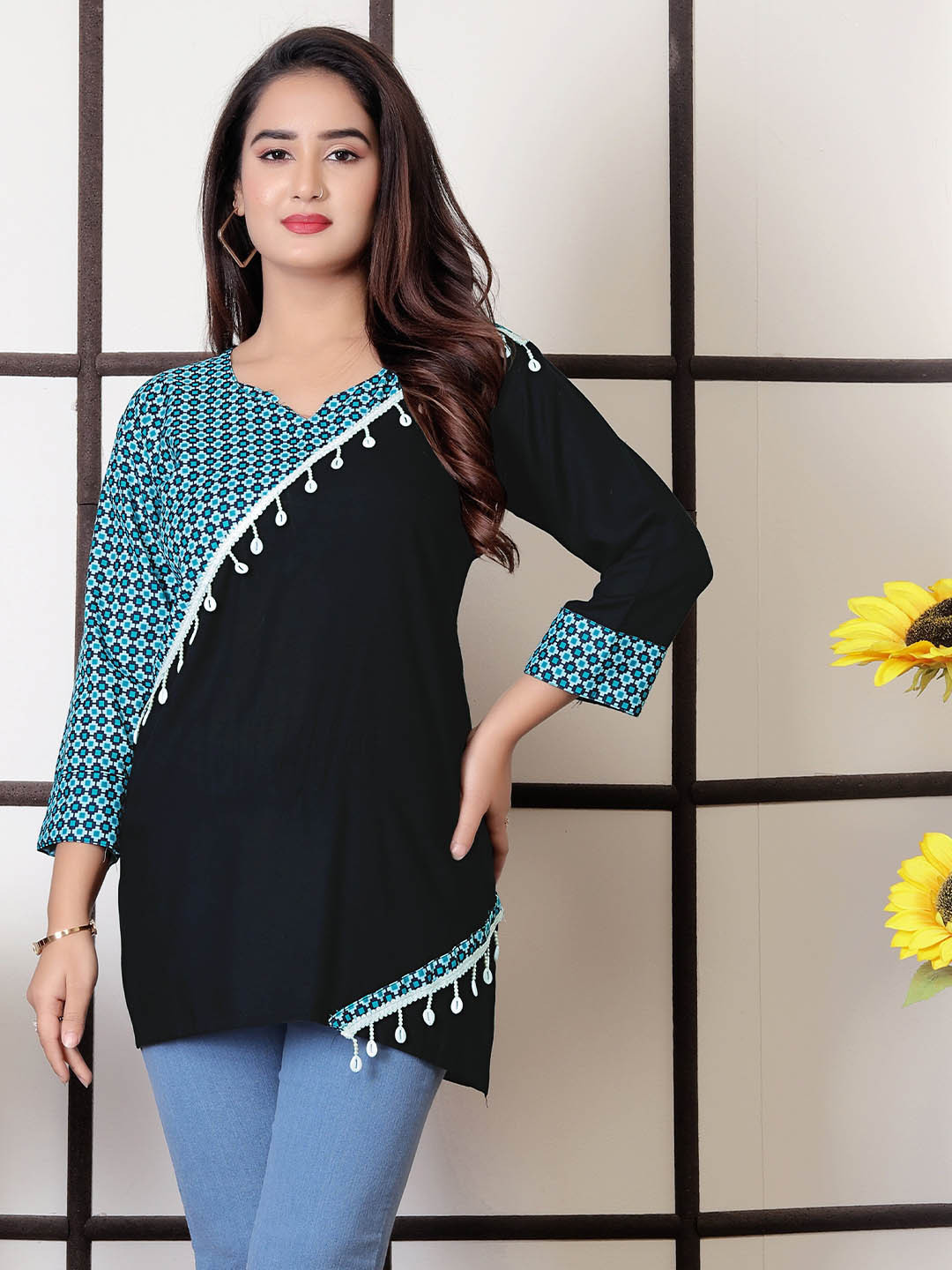 FULPARI Women Black Viscon Rayon Floral Printed Kurti