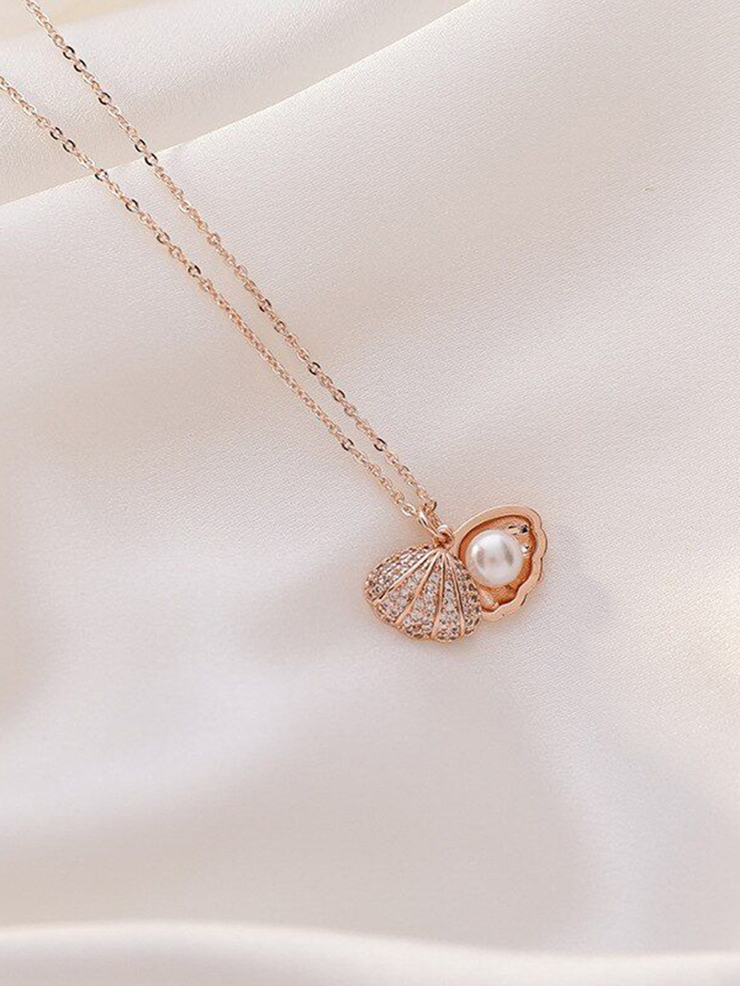 Bling Queen Rose Gold Plated Oyster Shell Pendant With Chain